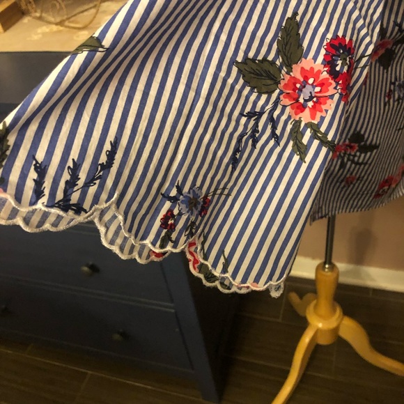 🛑SOLD🛑Blue Floral Top - Picture 4 of 6